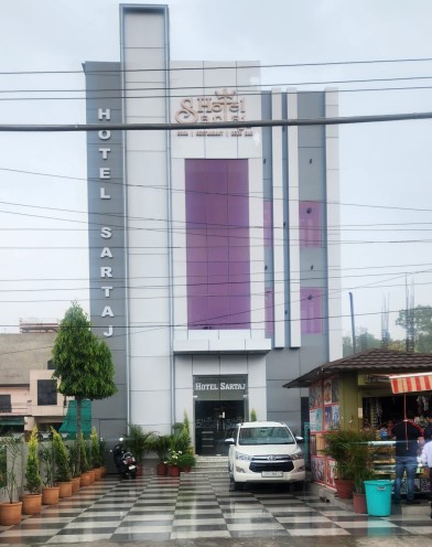 Hotel Sartaj Building